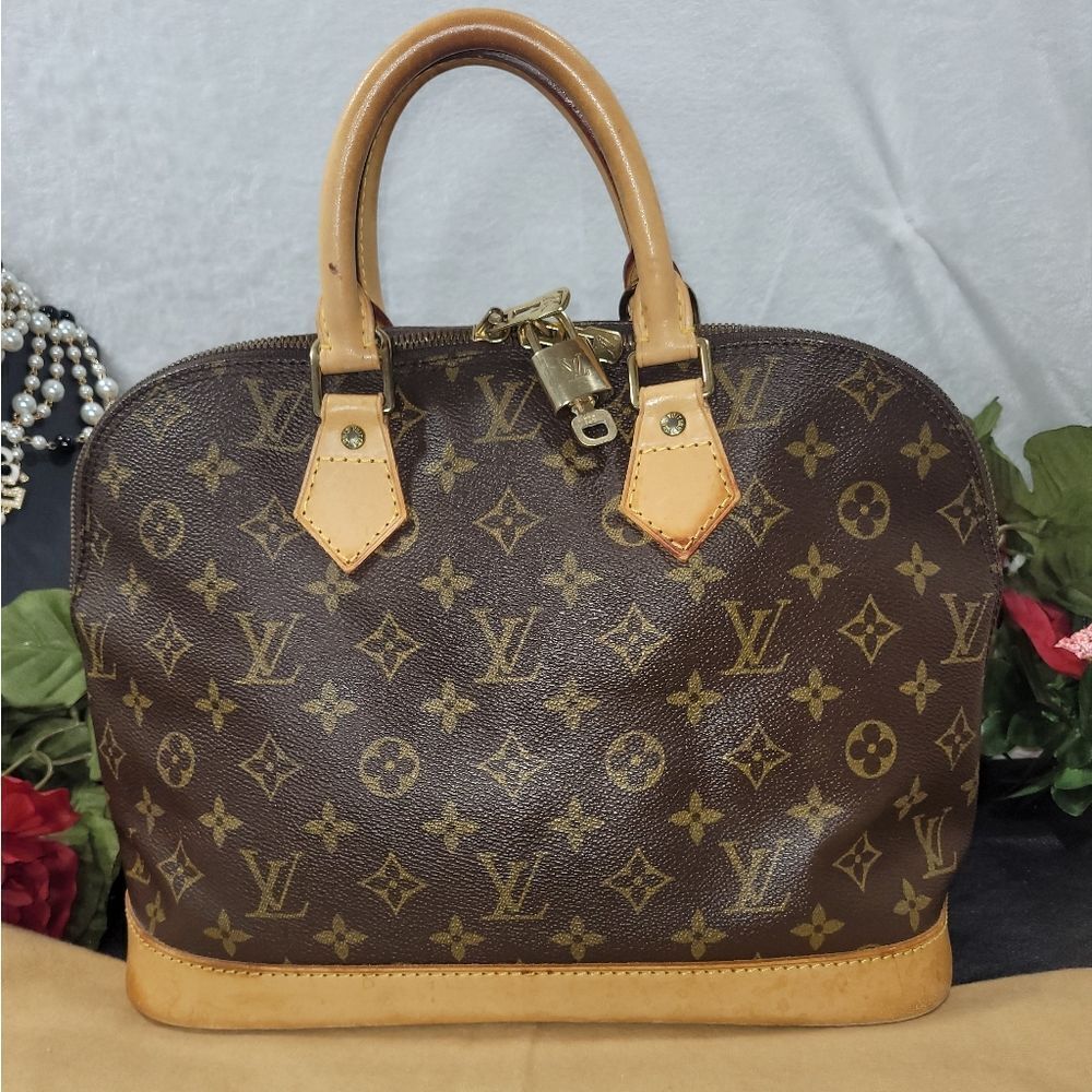 Louis Vuitton Monogram Alma with Dust Bag- Pristine Condition Authentic - Picture 5 of 17